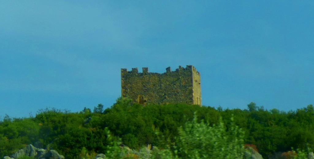 Small castle between Tseria and Kalamata