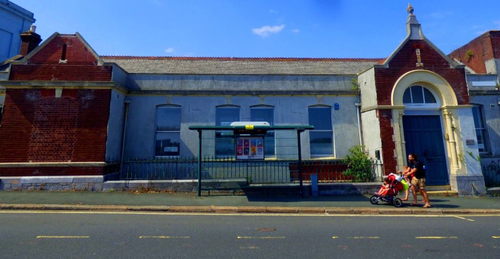 Building on way back to ferry